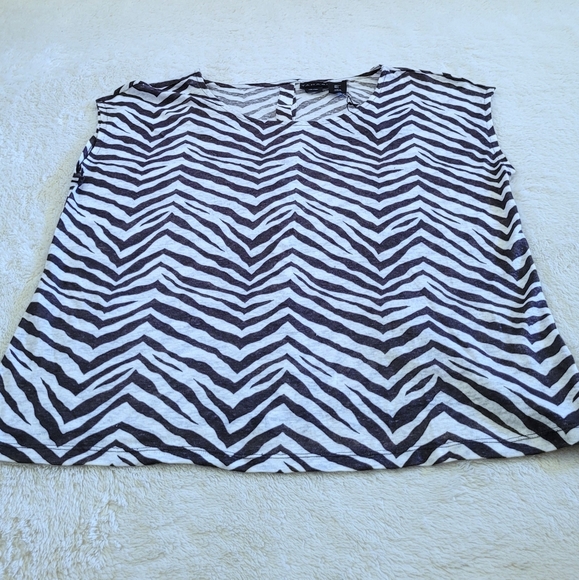 Tahari Zebra🦓 Striped Linen Top - NWT - Picture 12 of 13
